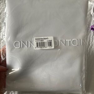 Selling 2 wash  from Anne Fontaine ( black and white )